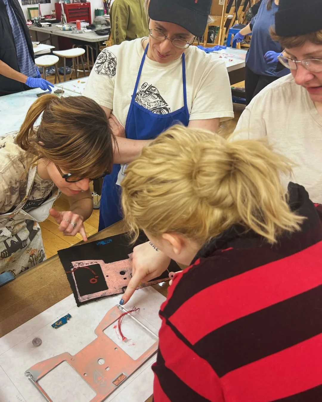 In week 1 of Print &amp; Publishing, Foundation Year students made zine covers for a project in collaboration with the &ldquo;Design for Unmaking&rdquo; workshop held earlier this week in 3D Studio. After deconstructing electronic devices from the Qu