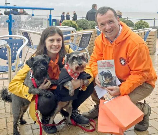 Aimee and the Vale MP, Alun Cairns at Barry Island Schnauzerfest 2018