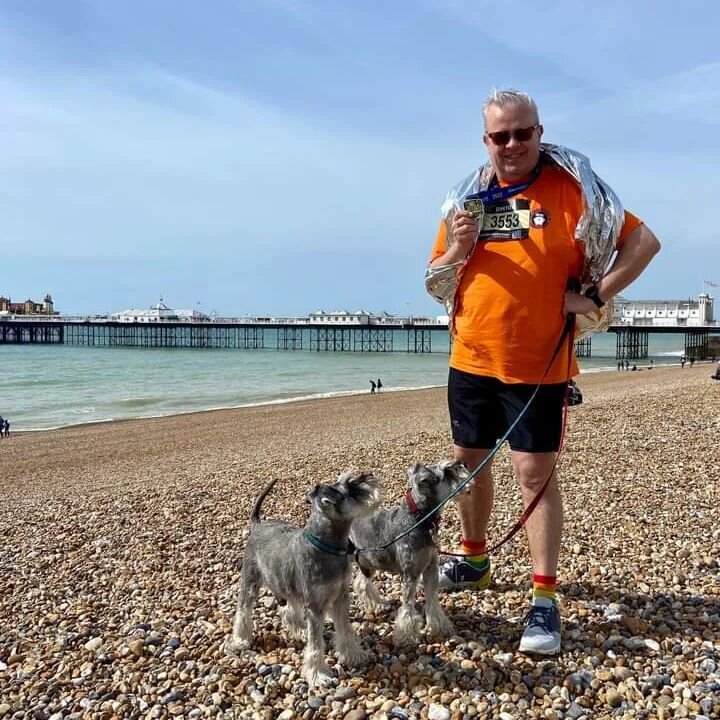 👏👏👏 and HUGE thanks to Jeremy for raising so much (over &pound;430) for the charity by running Brighton&rsquo;s 10K for #Schnauzerfest on Sunday 🙂 cheered on by Trevor and Geoff 🐾🧡🐾🧡

#schnauzerfest #schnauzerfestuk #schnauzerfestcharity