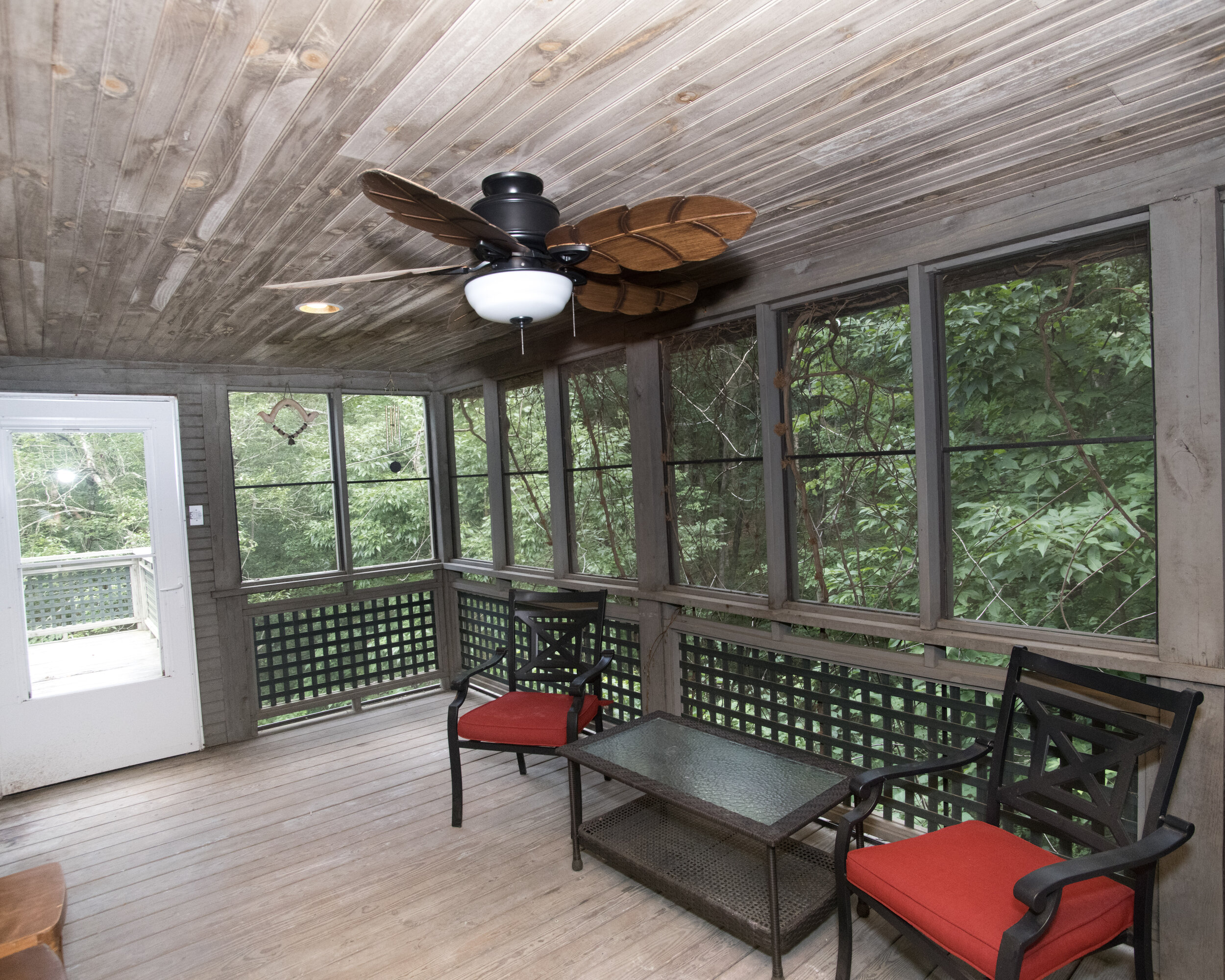 3-Carriage House Screened Porch 3372.jpg