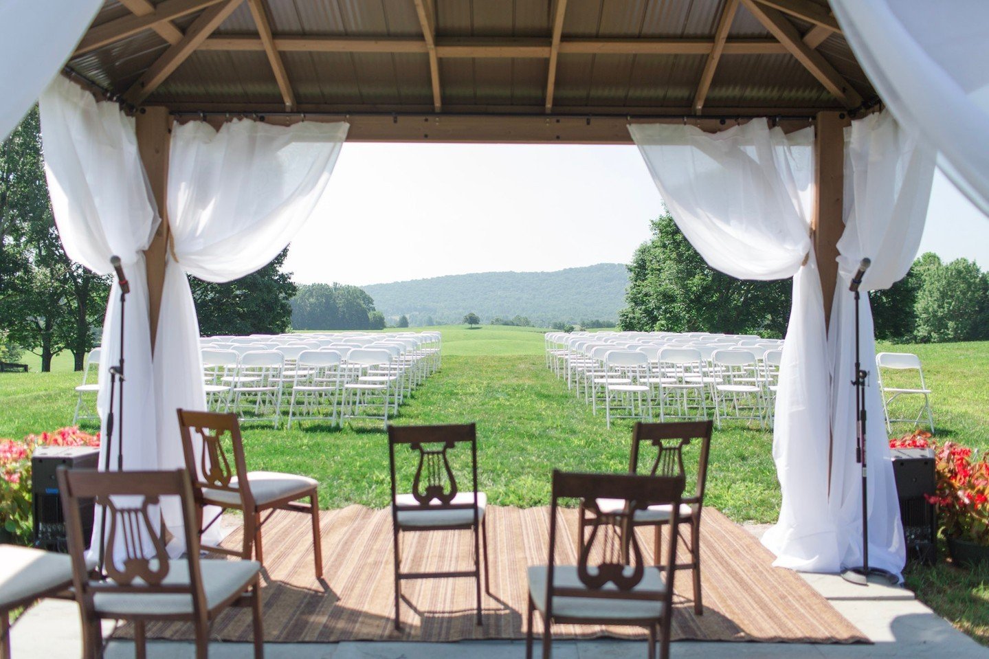 The Meadows at Castleton is only 60 miles from Washington, DC, but worlds away. Bucolic Rappahannock County is a gem of rolling hills, fresh air, country roads, and amazing views nestled up against the Shenandoah National Park. ⁠
⁠
Our beautiful prop