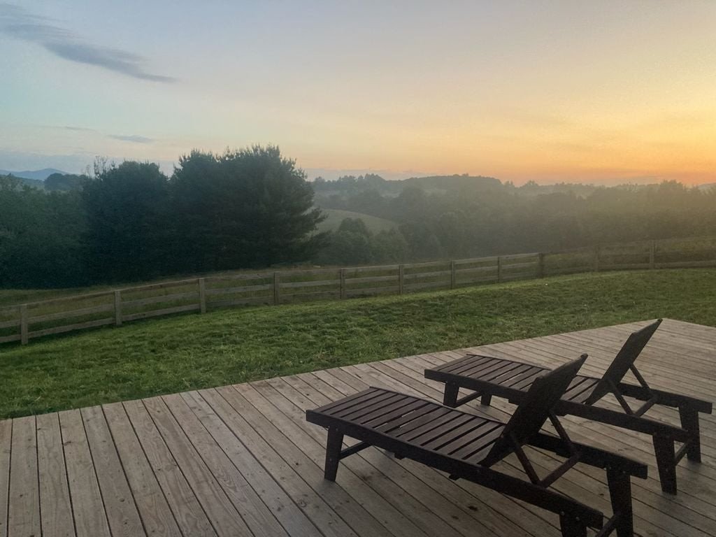 &ldquo;Mornings were spent with coffee on the deck with a view of cow pastures, a pond, and lush rolling hills in the background.&rdquo; ⁠
⁠
Imagine this view for your special wedding weekend! Come experience the Meadows at Castleton for yourself; we