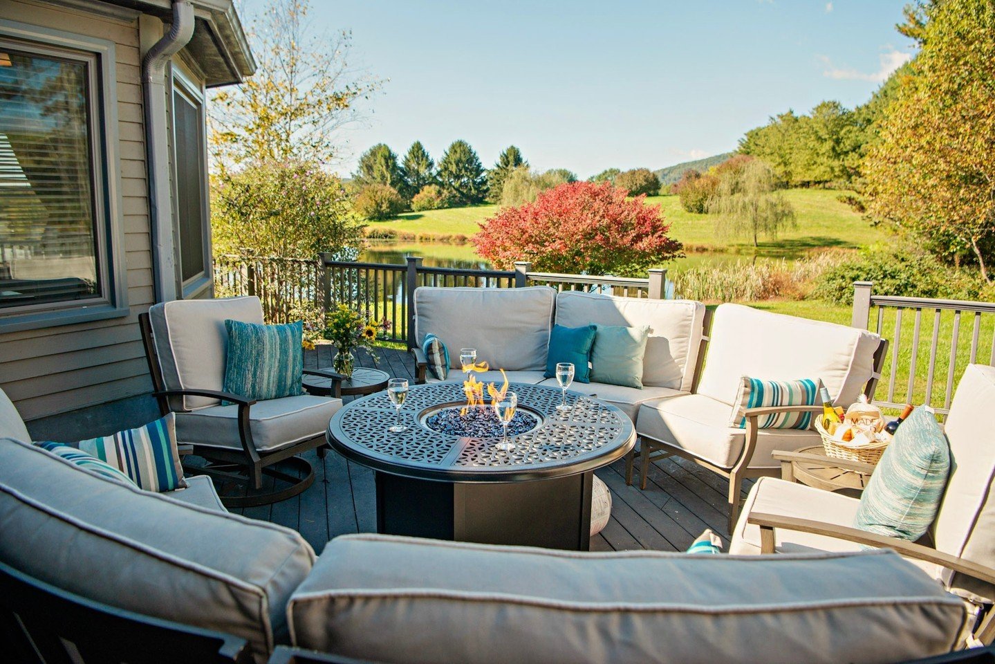 Looking for an amazing getaway or location for your wedding or other special event, just 60 miles from Washington, DC? Check out the Meadows at Castleton. With 11 luxury properties to choose from, there's something for everyone. Pictured here is Magn
