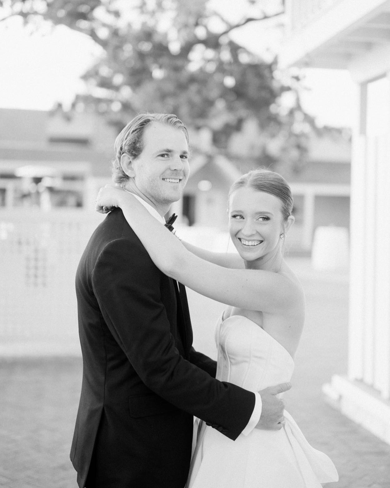 a terribly overdue teaser for the incomparable @kclose2 + her love. {more in stories.}
.
.
.
.
.
#darienwedding #fairfieldcountyweddings #classicweddingphotographers #weeburnbeachclubwedding #iconicweddingportrait