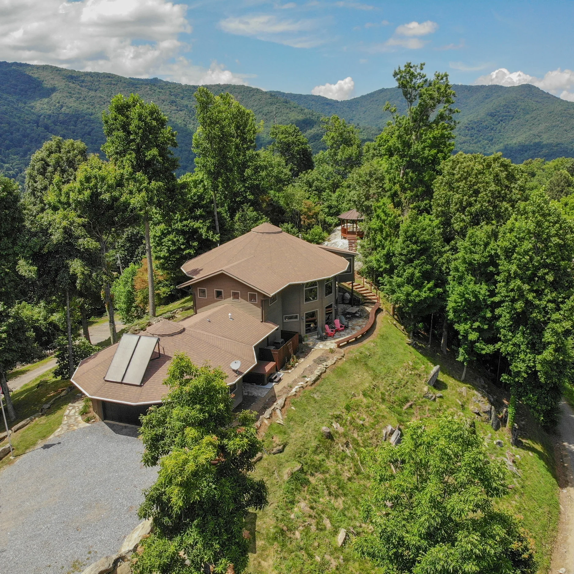 136 Aerial Rdg, Waynesville - NEST Realty