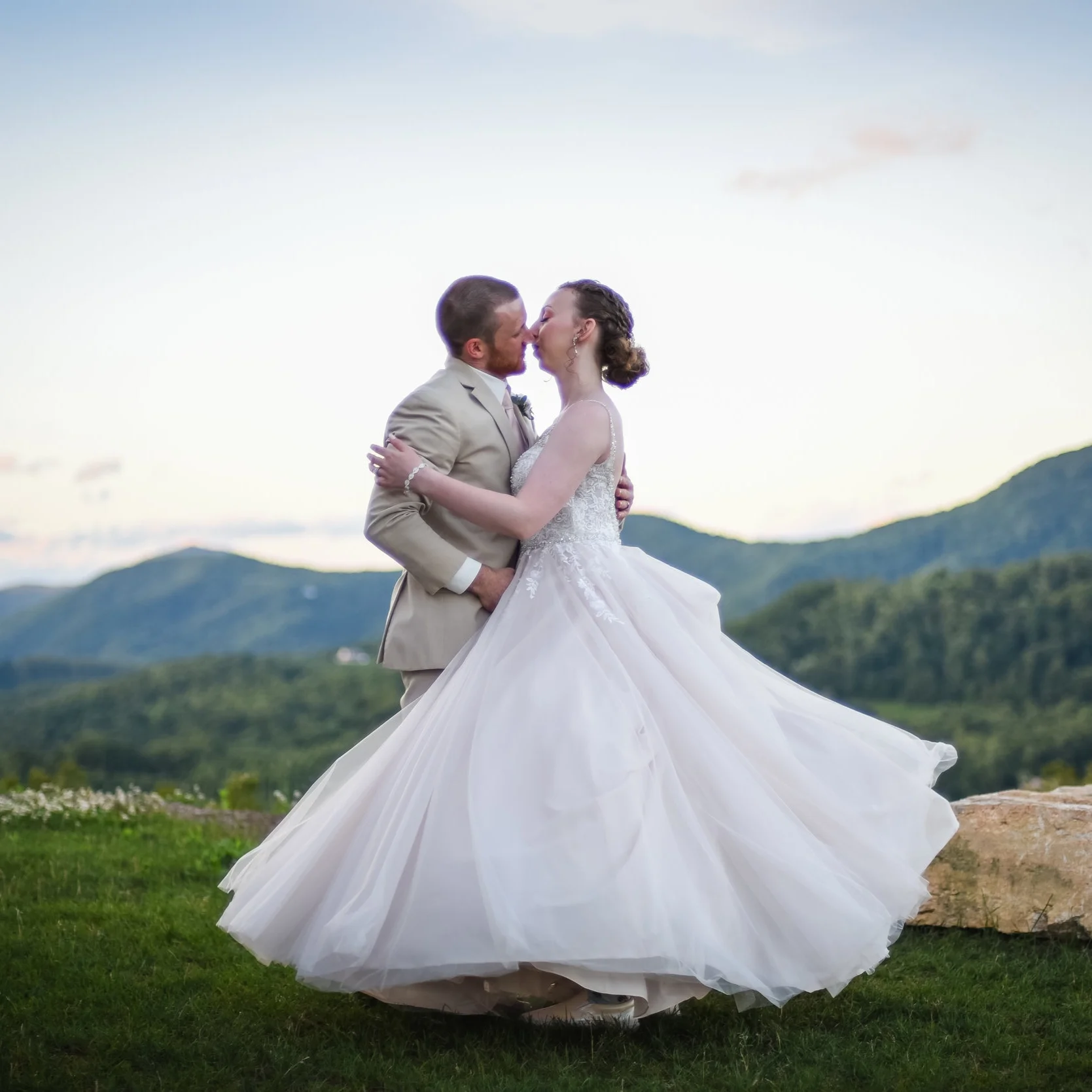 Outdoor Summer Wedding at Point Lookout Vineyards (Video) - Jaime + Jordan