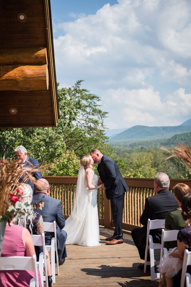 Gatlinburg mountain wedding couple kissing