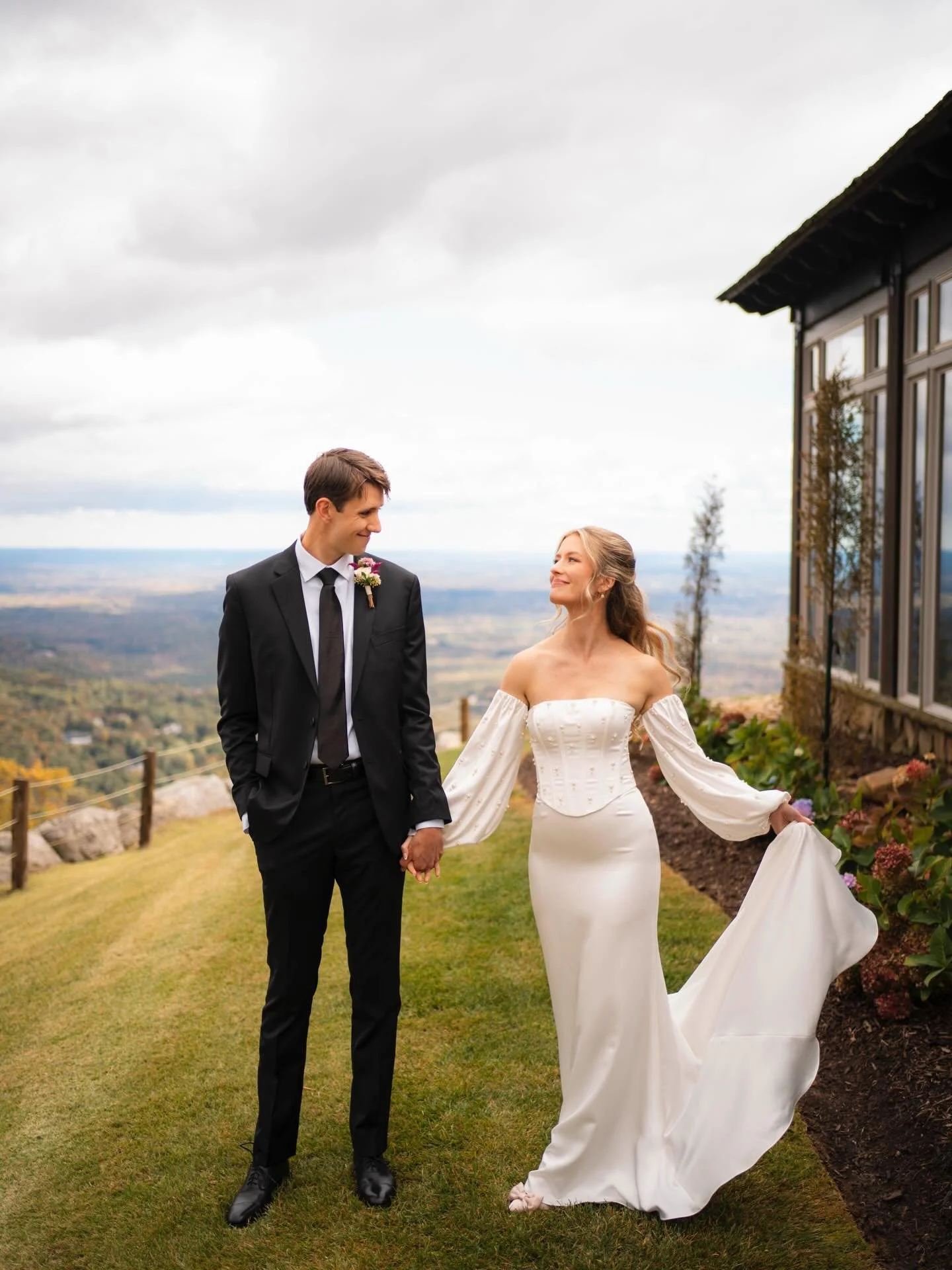 Caleb + Alyssa ❤️
.
.
.
@cliffsliving @hotel_domestique @zbryans @thepedalingbean #cliffsatglassy #glassychapel #hoteldomestique #wildwoodmediawnc #cliffsliving @alyssaswiss
