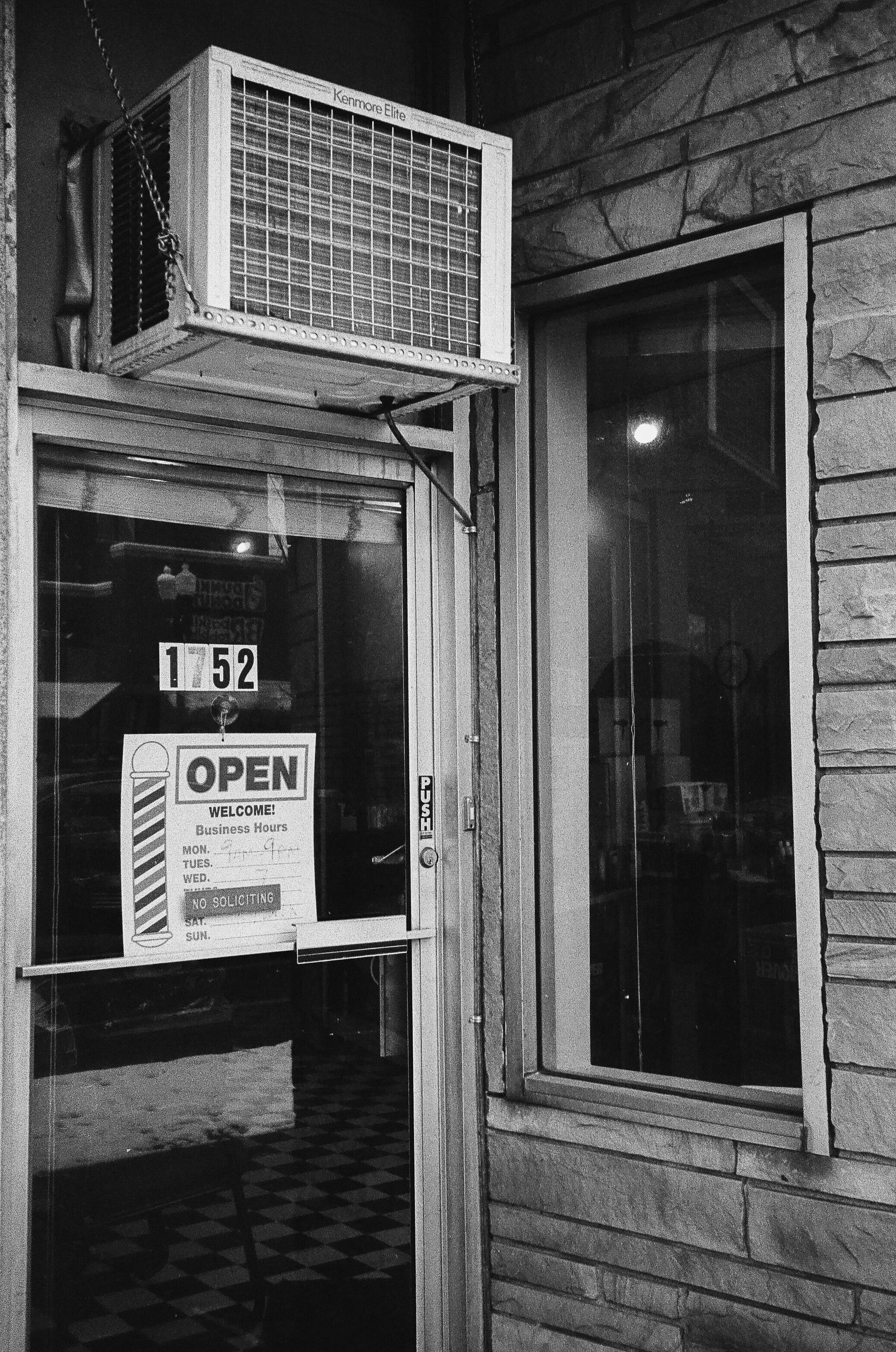 B&W Barbershop (3 of 4).jpg
