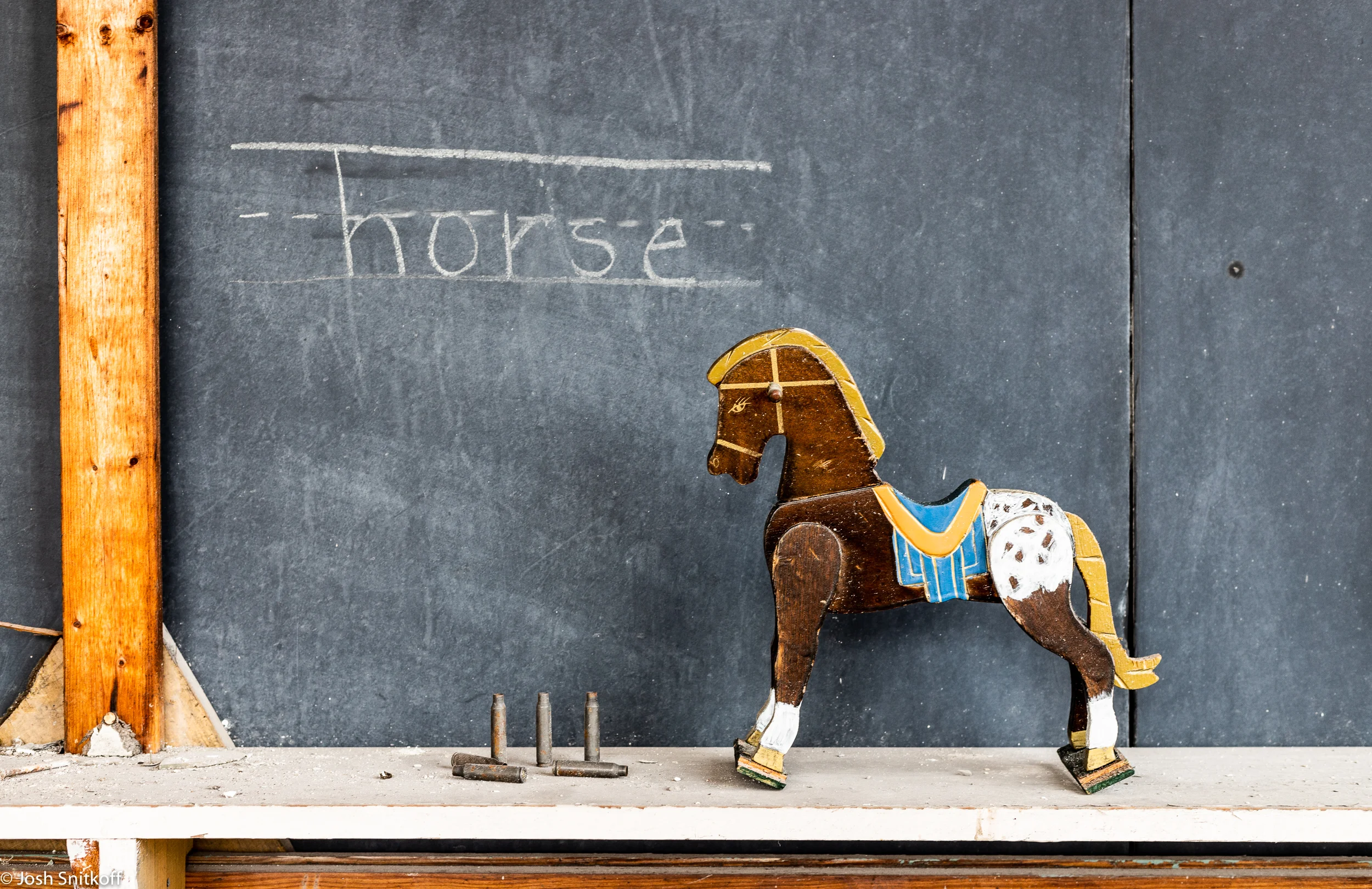 Abandoned School 2-6033.jpg