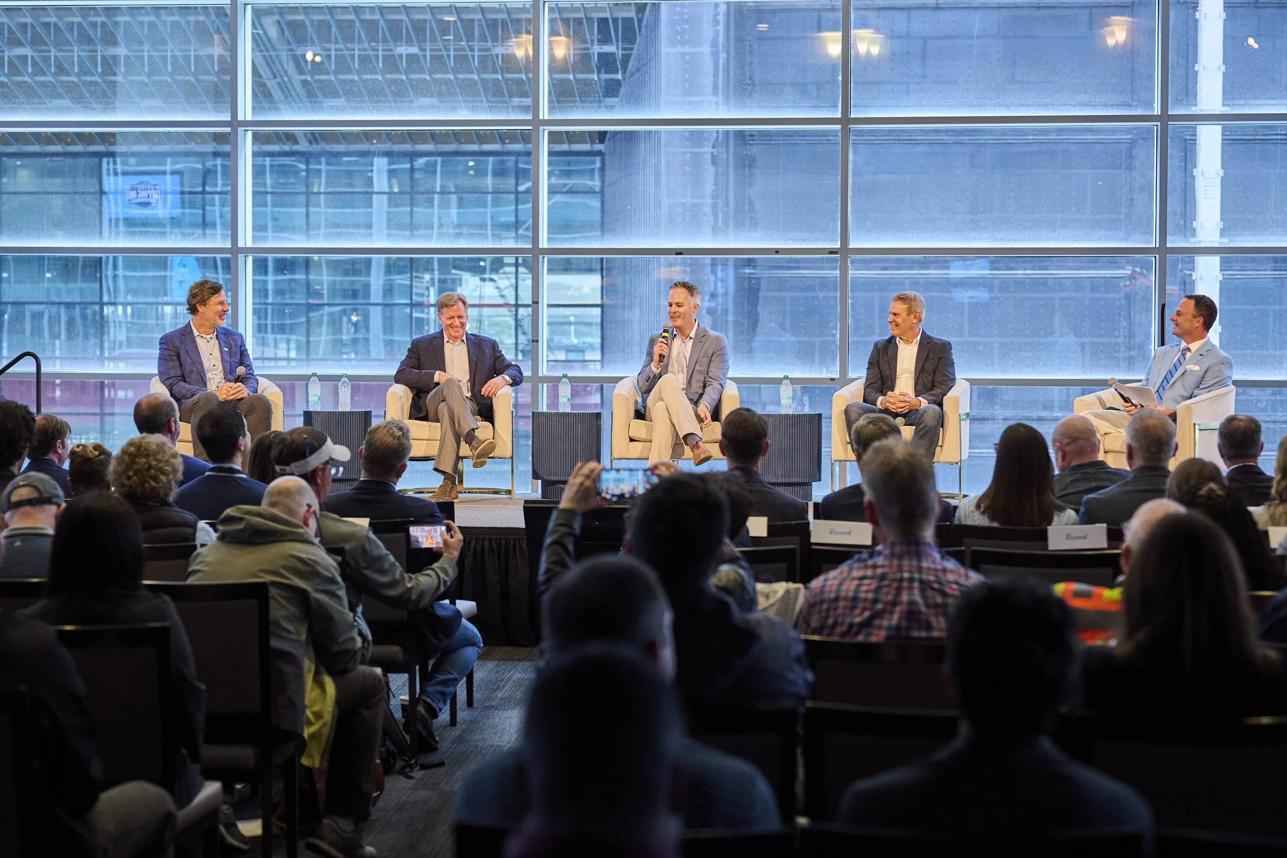 2025.11.21 New Nissan Stadium Steel Topping Out_388.jpg