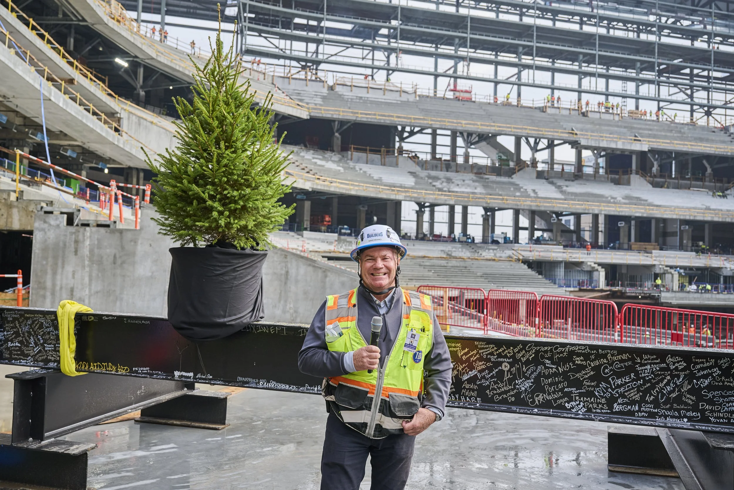 2025.11.21 New Nissan Stadium Steel Topping Out_931.jpg