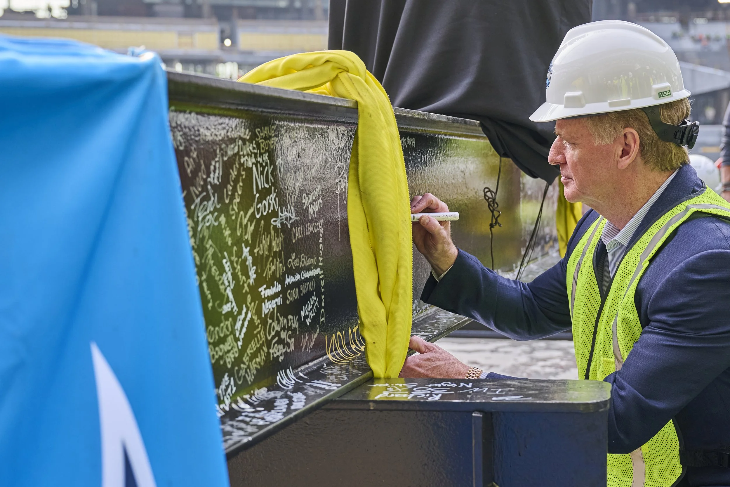 2025.11.21 New Nissan Stadium Steel Topping Out_1033.jpg
