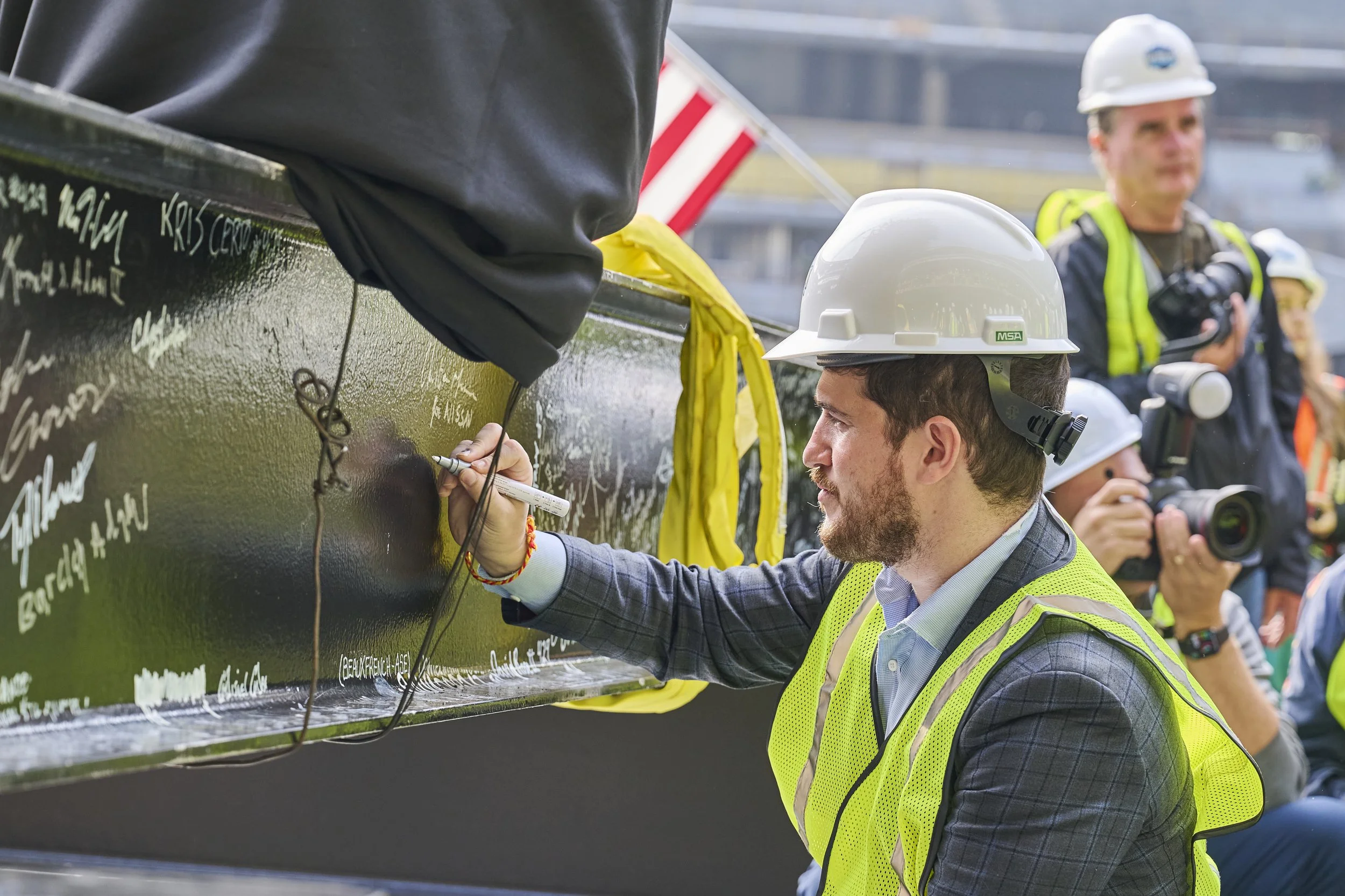 2025.11.21 New Nissan Stadium Steel Topping Out_1082.jpg