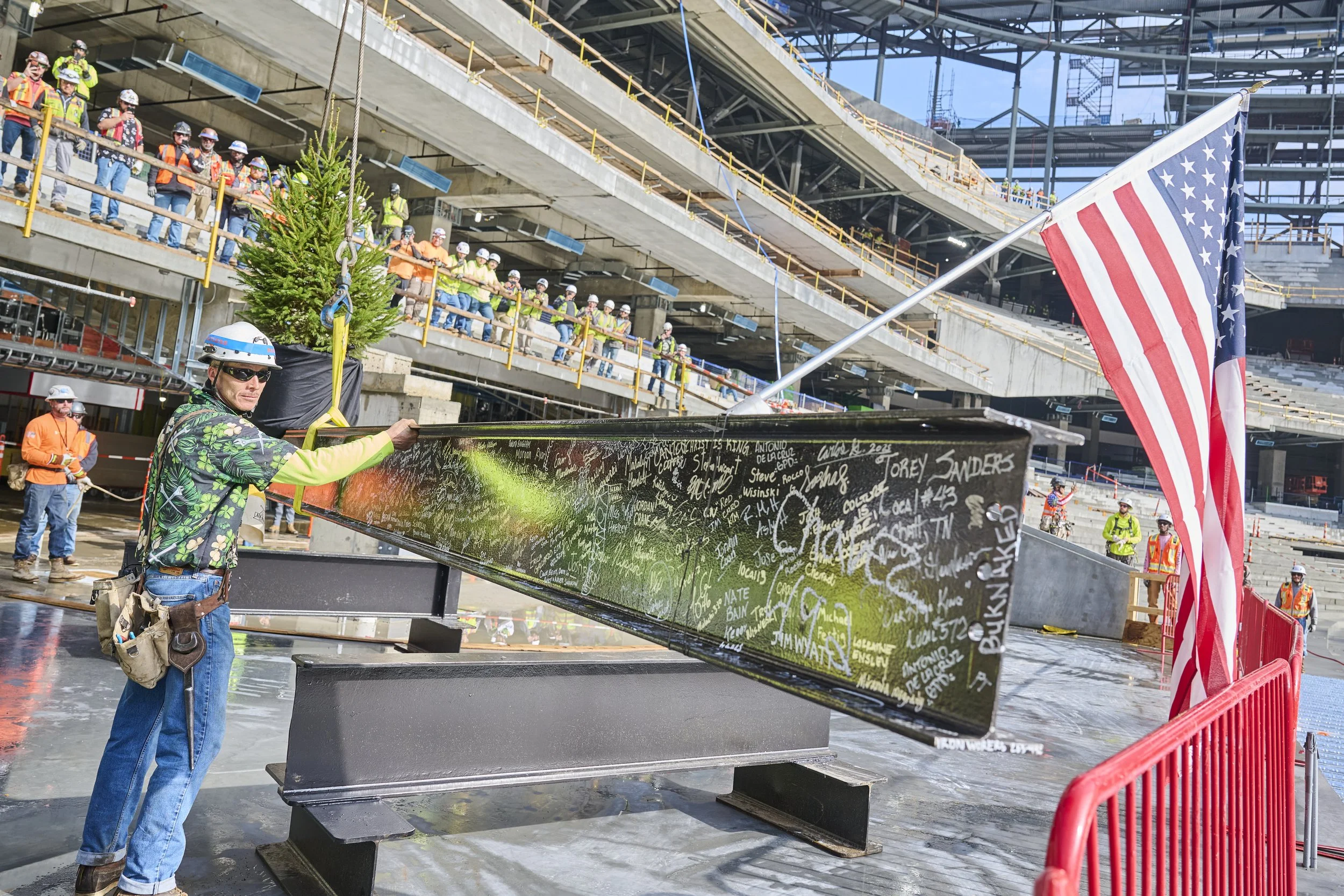 2025.11.21 New Nissan Stadium Steel Topping Out_1144.jpg