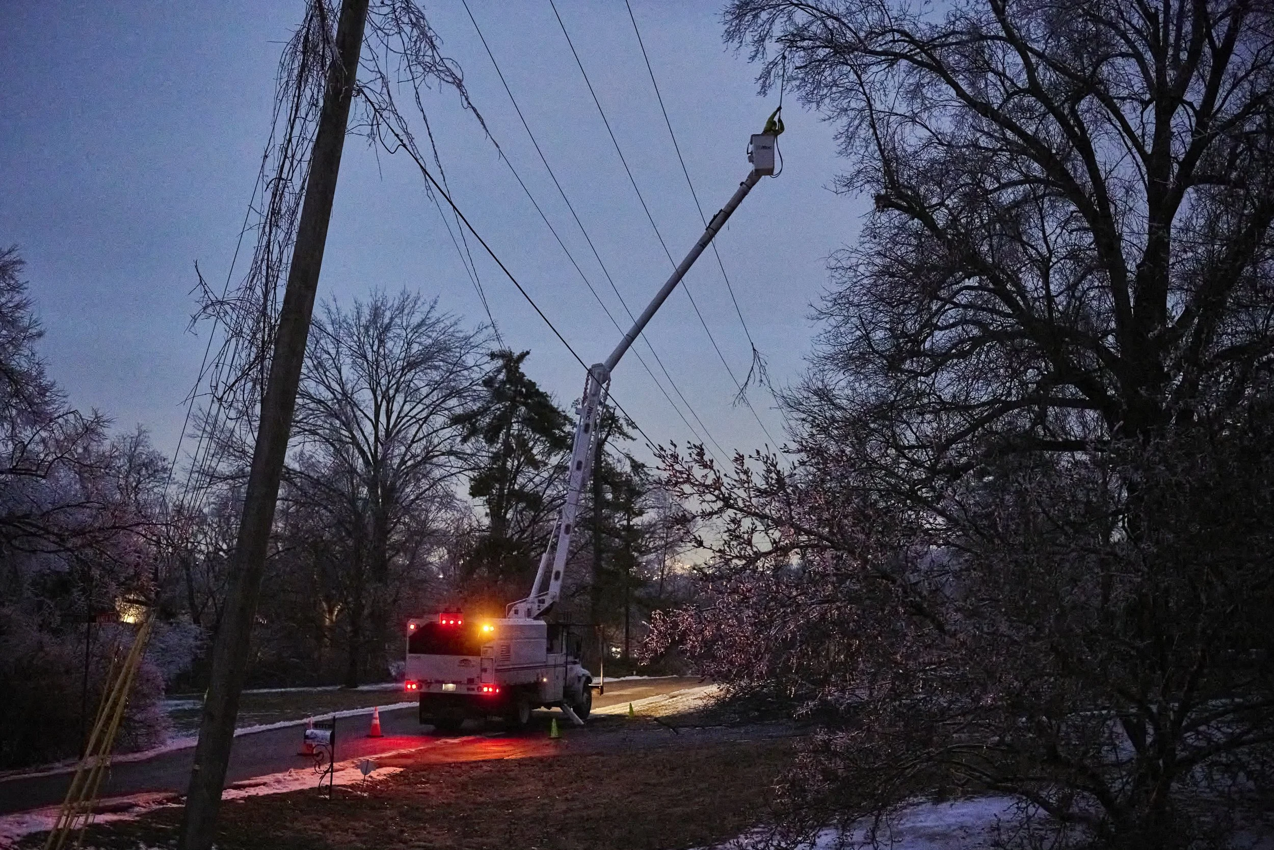 2026.01.29 Nashville Ice Storm at Night_007.jpg