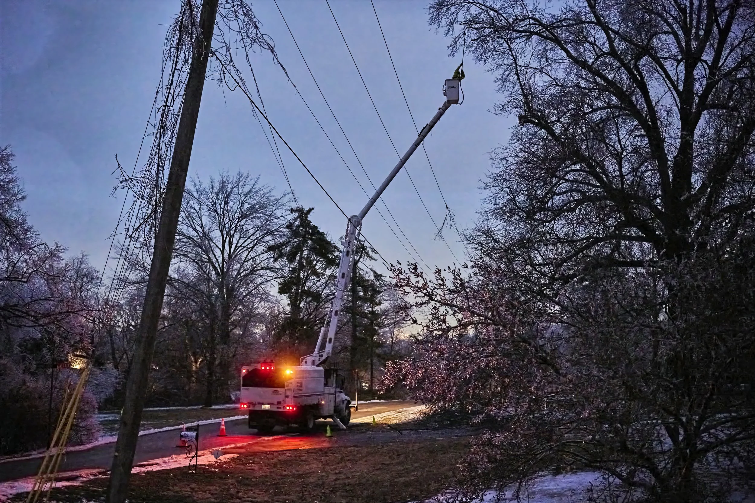 2026.01.29 Nashville Ice Storm at Night_007_Topaz.jpg