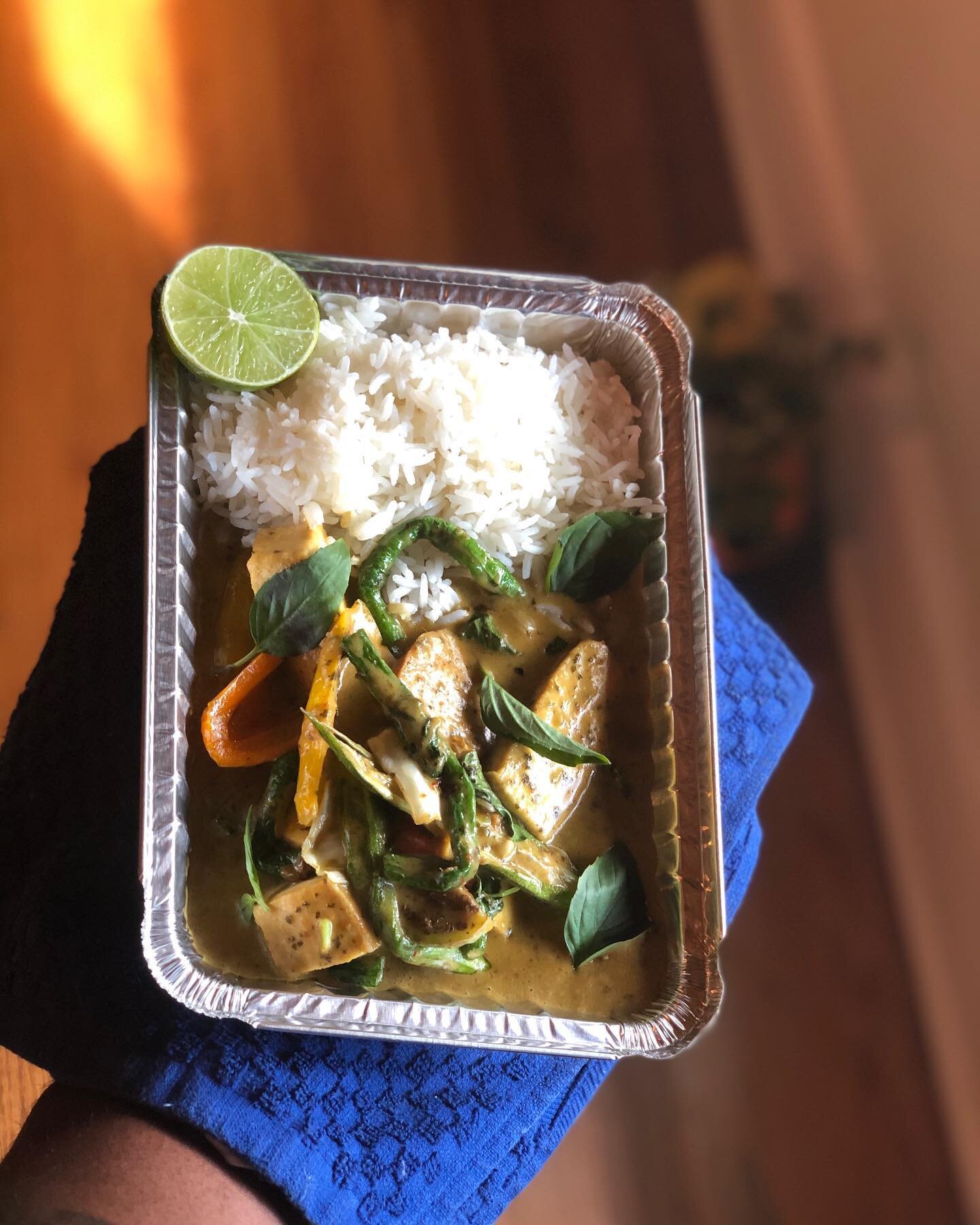 Wednesday 9/9
Thai Green Curry, Roasted Vegetables, Tofu, Jasmine Rice $10 each /with Shrimp $17/with Chicken $14/with Pork $14

📸 Vegetable option shown in pic