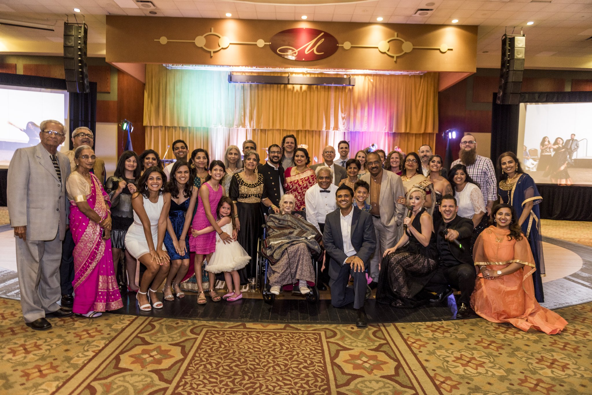 Chirayu_Ragini_Wedding-Guests pose with Band.jpeg