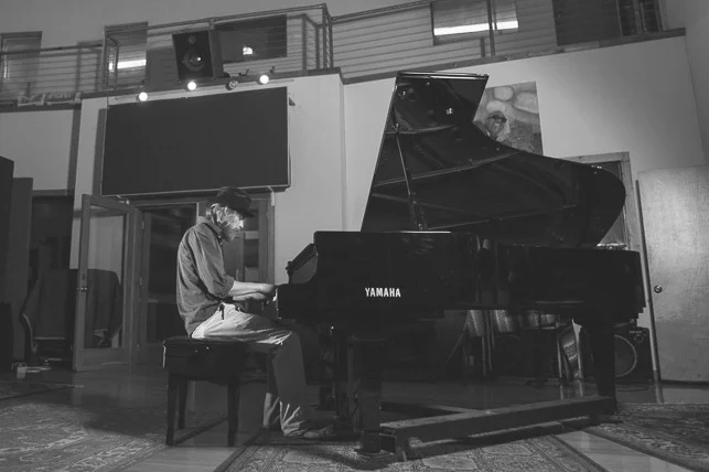Thomas+on+keys+copy.jpg
