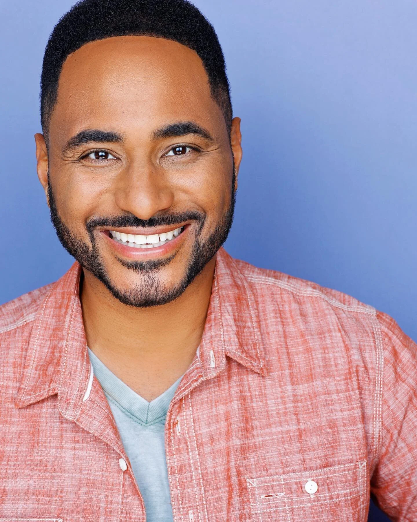 Once again it&rsquo;s time to play &ldquo; Name that guy!&rdquo; Who is he and what&rsquo;s your about? And more importantly, what&rsquo;s he selling you on TV? 😂

#NewHeadShots #TopHeadshot #Actorhere #Actor&rsquo;sLife #CommercialActor #SmileBack
