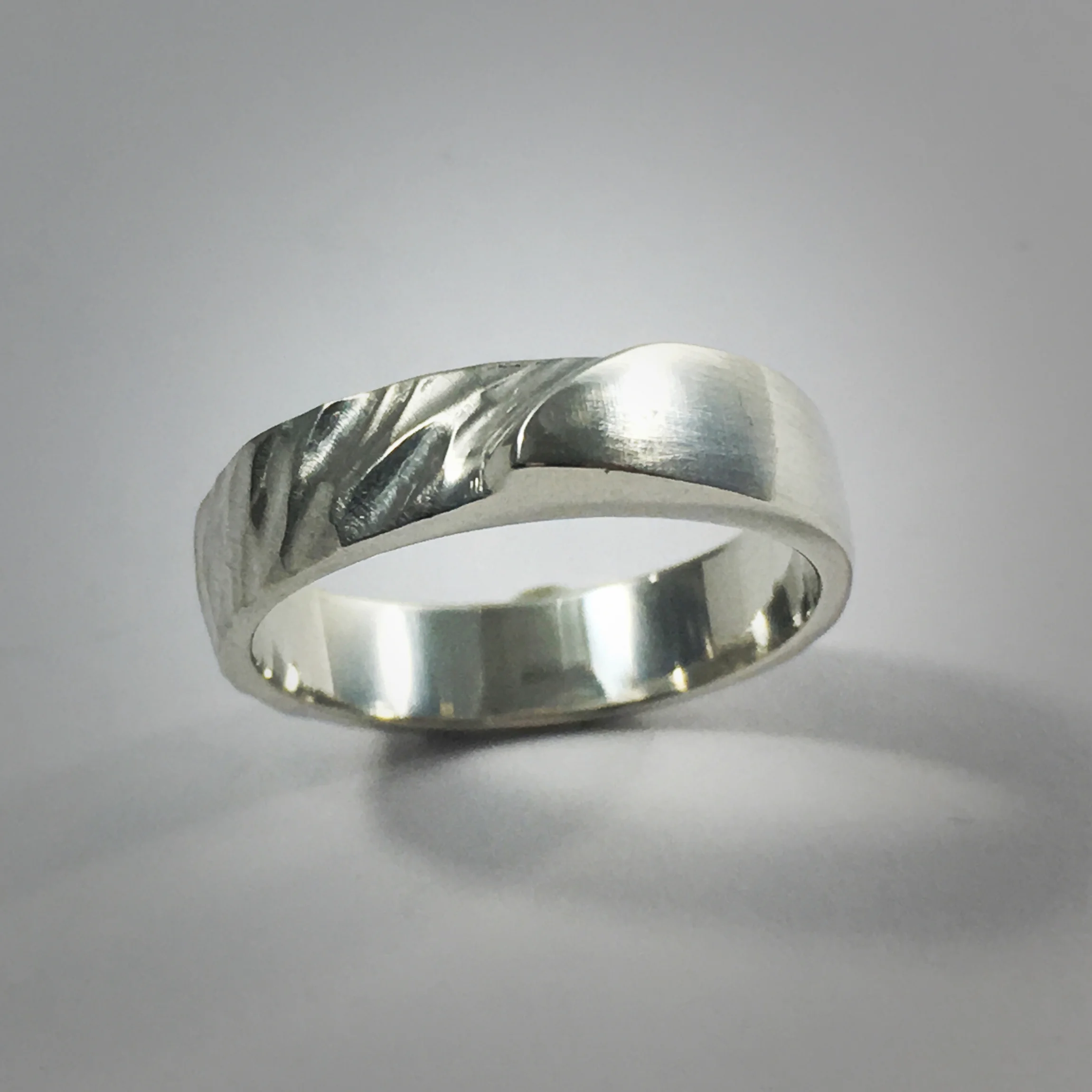 NEW! Single Wave Ring
