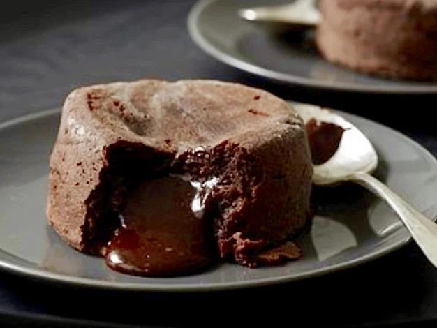 CHOCOLATE MOLTEN CAKE