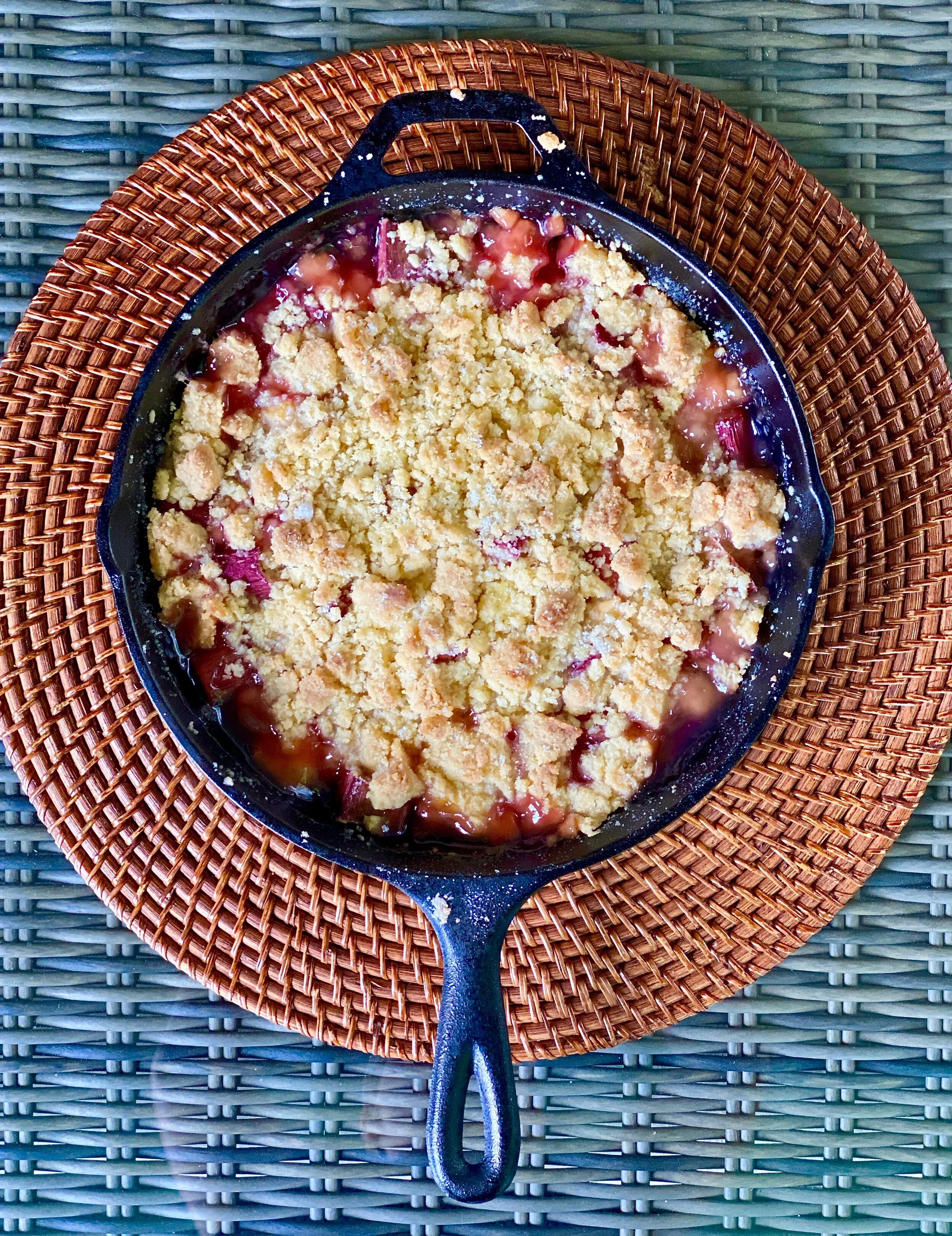 Pantry Challenged: RHUBARB CRUMBLE