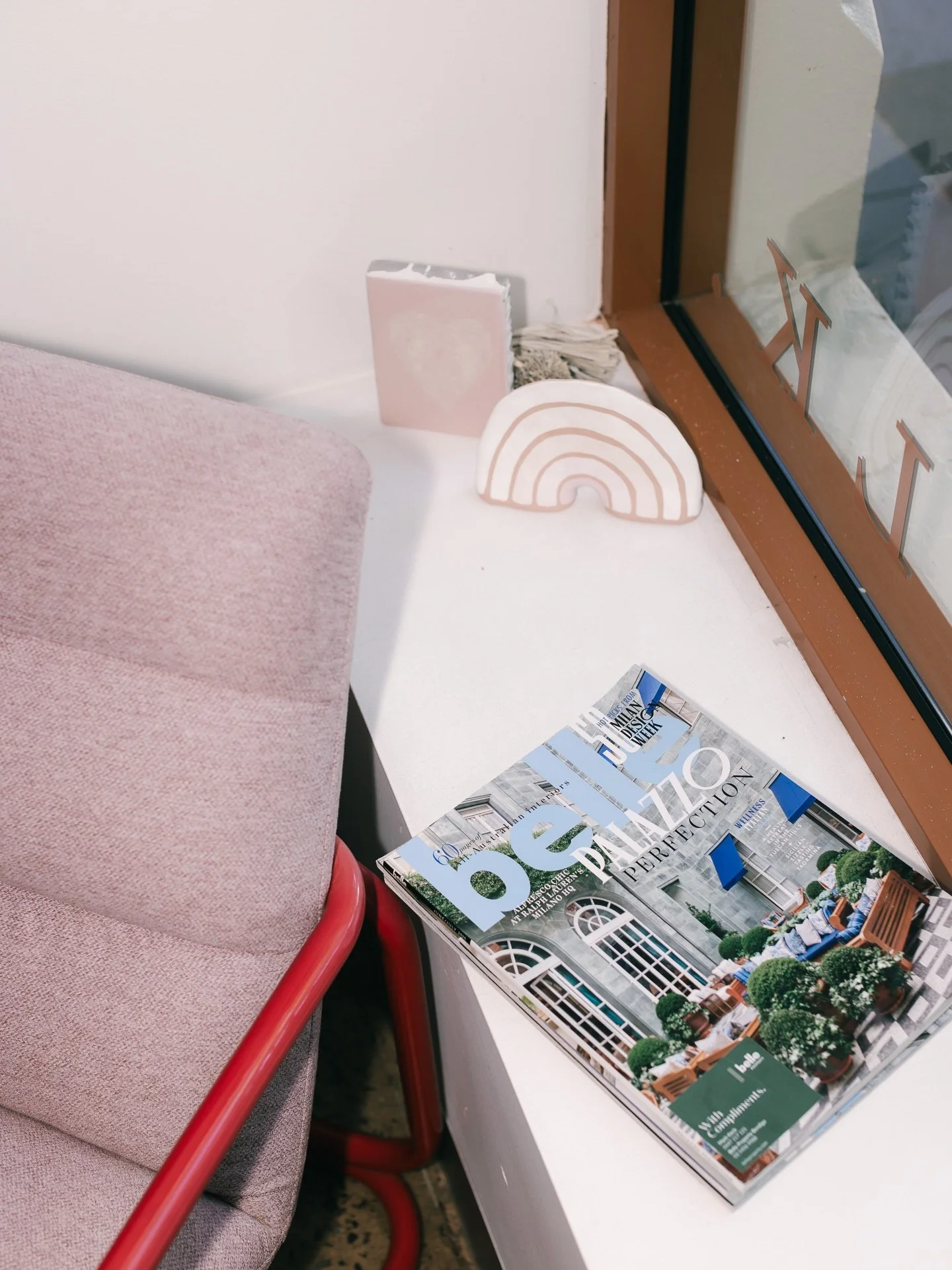 Monday morning details 🩵 7 years on and we are still obsessed with every inch of our hair home 🏡 Is your next visit to unwind and relax booked? 🔗 Follow the link in our bio to lock in your relaxation session 😴 @bellemagazineau