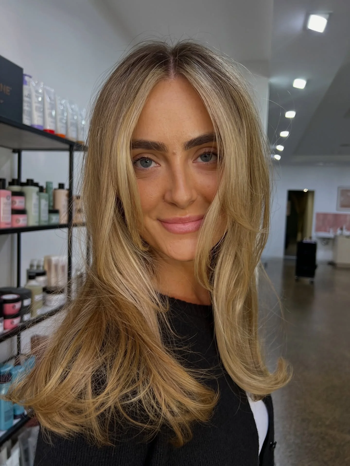 What your warm, honey dreams are made of 💛 🍯 @elisecasley just has a head of hair that&rsquo;s impossible to not make look incredddd 👏🏽