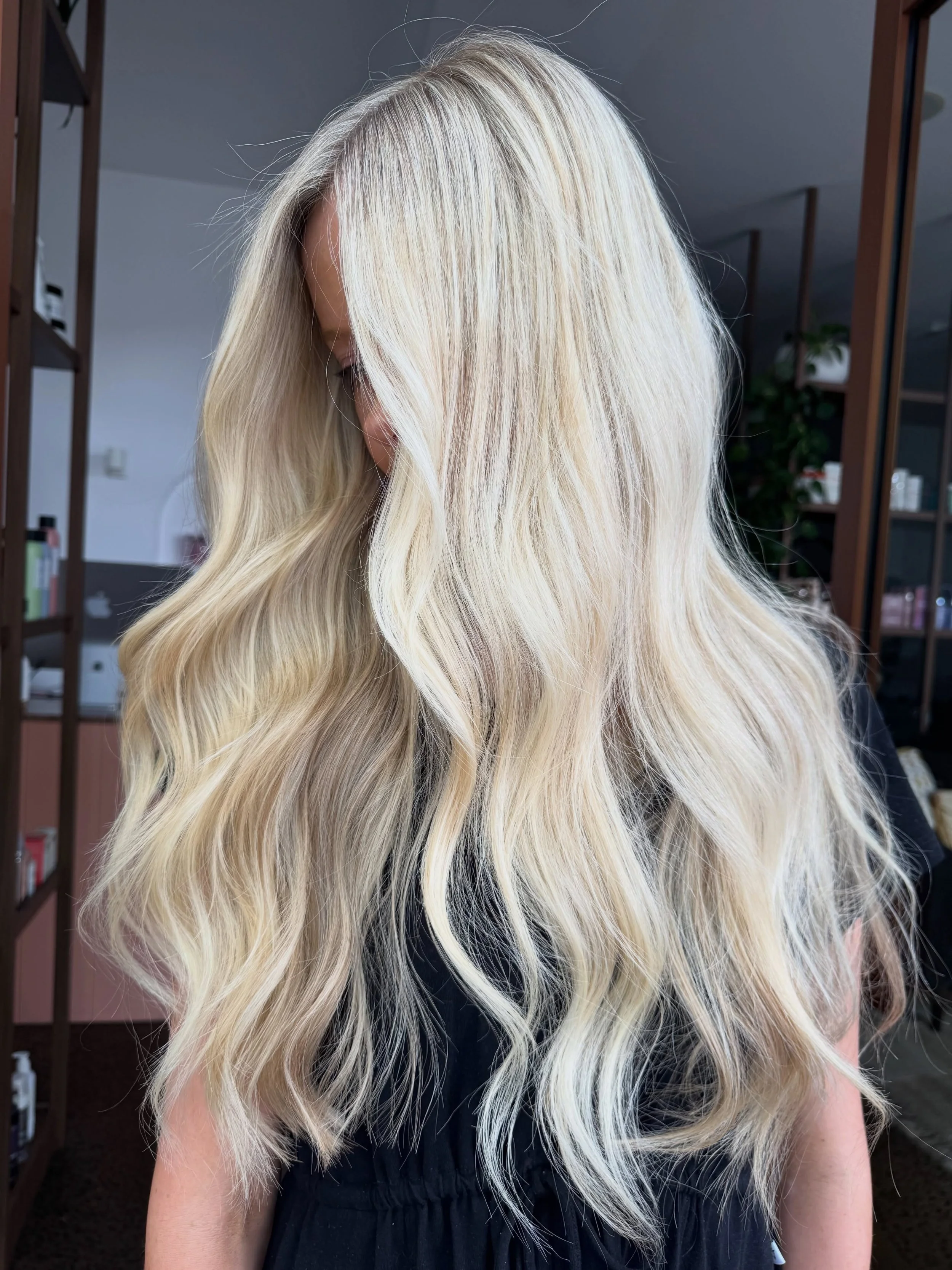 Hair you&rsquo;d see from the moon 🌙 👀 👏🏽 @alexwhite.hairfolk call her Postman Pat cos she ALWAYS DELIVERS 📦 📧
