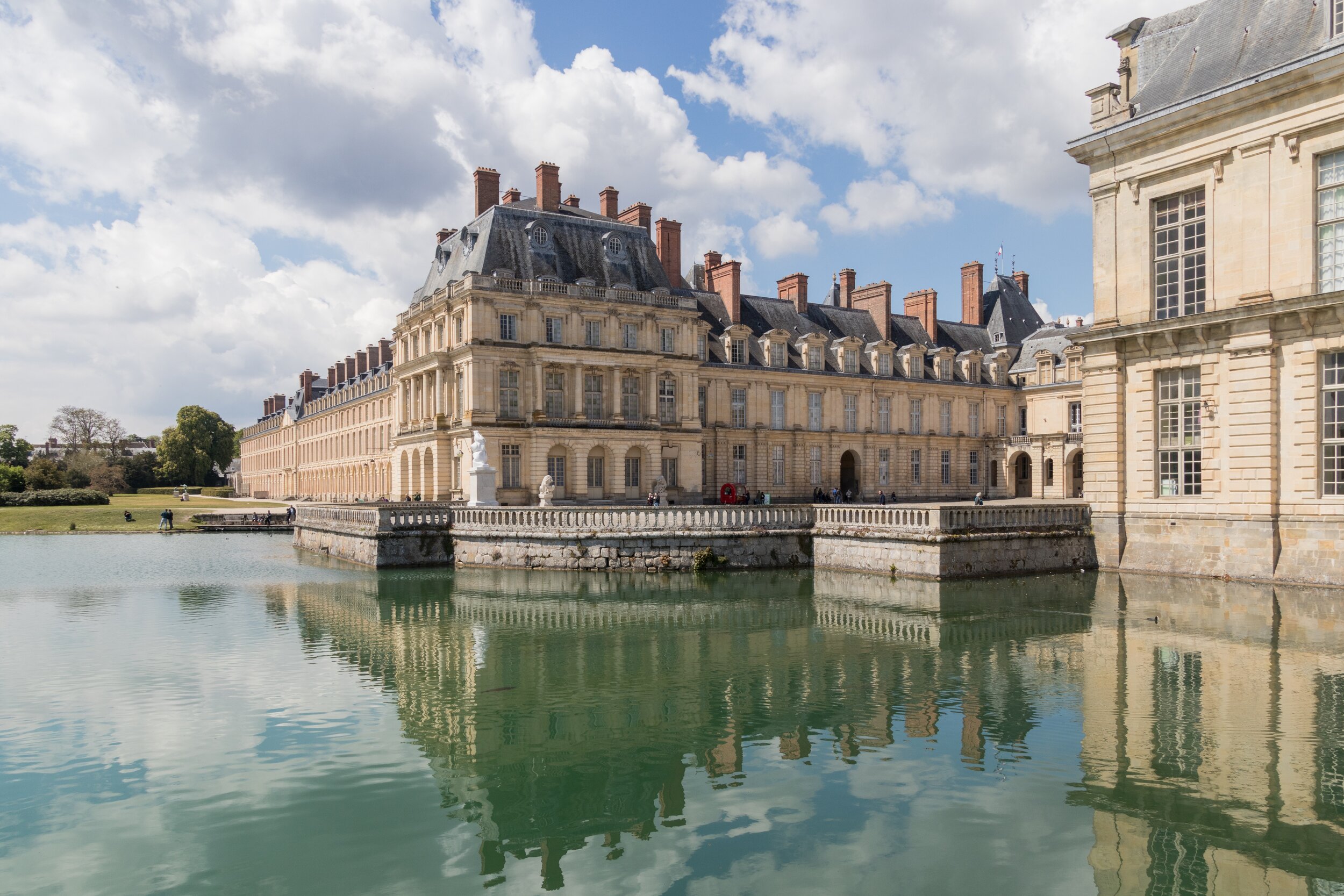 FONTAINEBLEAU : UNE MÉGASTRUCTURE ROYALE