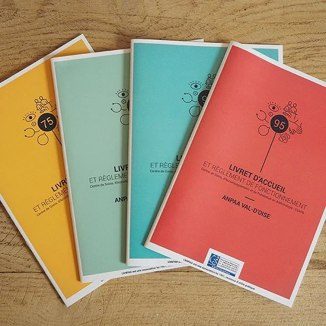 [Design graphique]
Cr&eacute;ation graphique de 4 livrets d'accueil et 15 d&eacute;pliants pr&eacute;sentant les Centres de soins, d&rsquo;accompagnement et de pr&eacute;vention en addictologie de l&rsquo;association l'ANPAA.

Pour me faire part de v