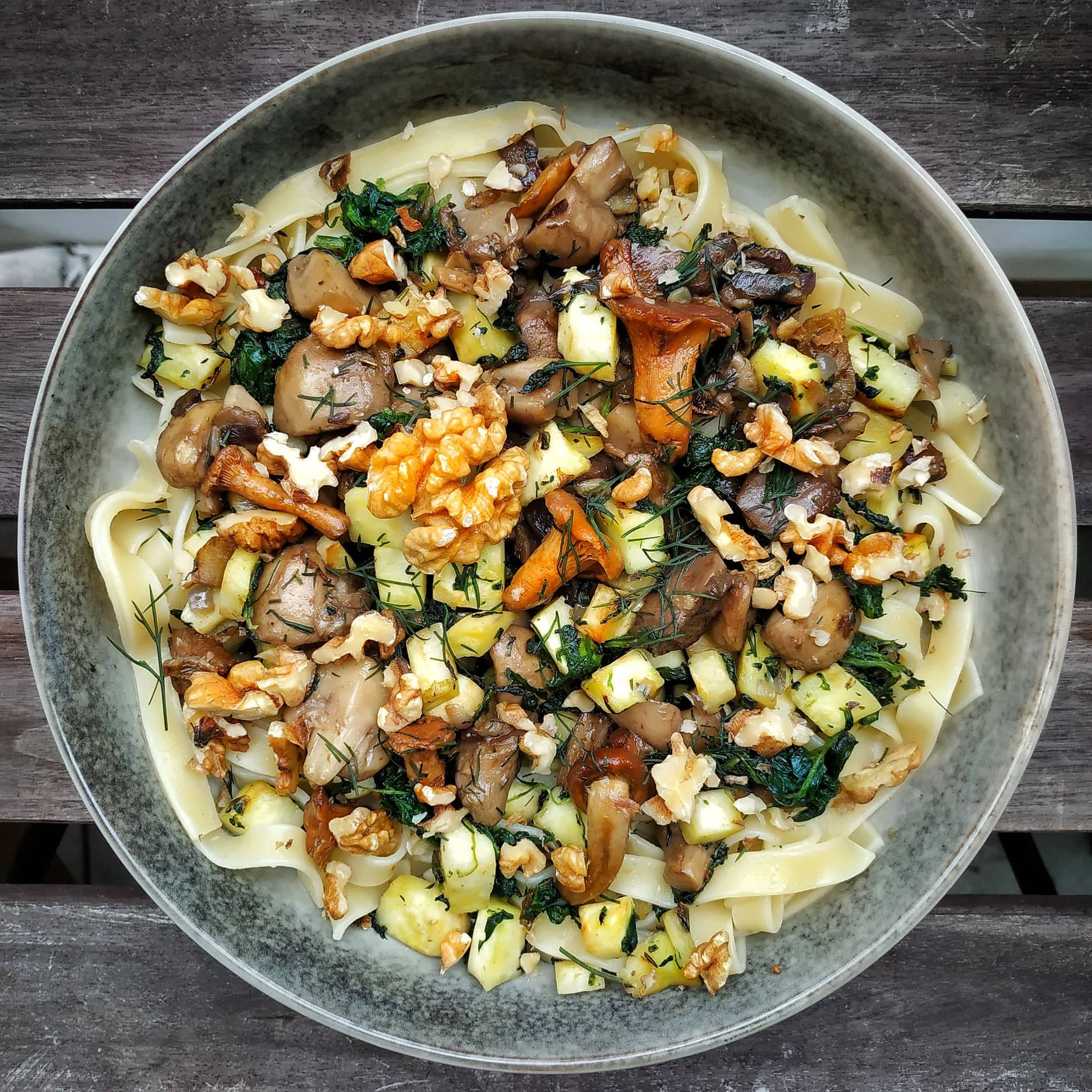 tagliatelle mit Walnüssen Pilzen und pastinake