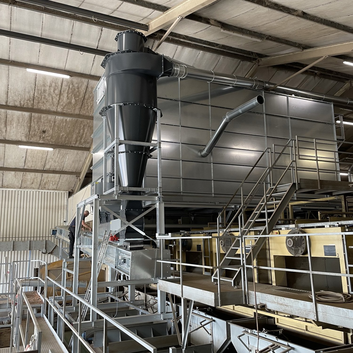 Modesta_Filters_Empowering_Clean_Air_Industrial_Filtration_Dust_Extraction_Collector_System_Deduster_CFB_Conveyor_Filter_with_Belt_IMG_1470.jpg