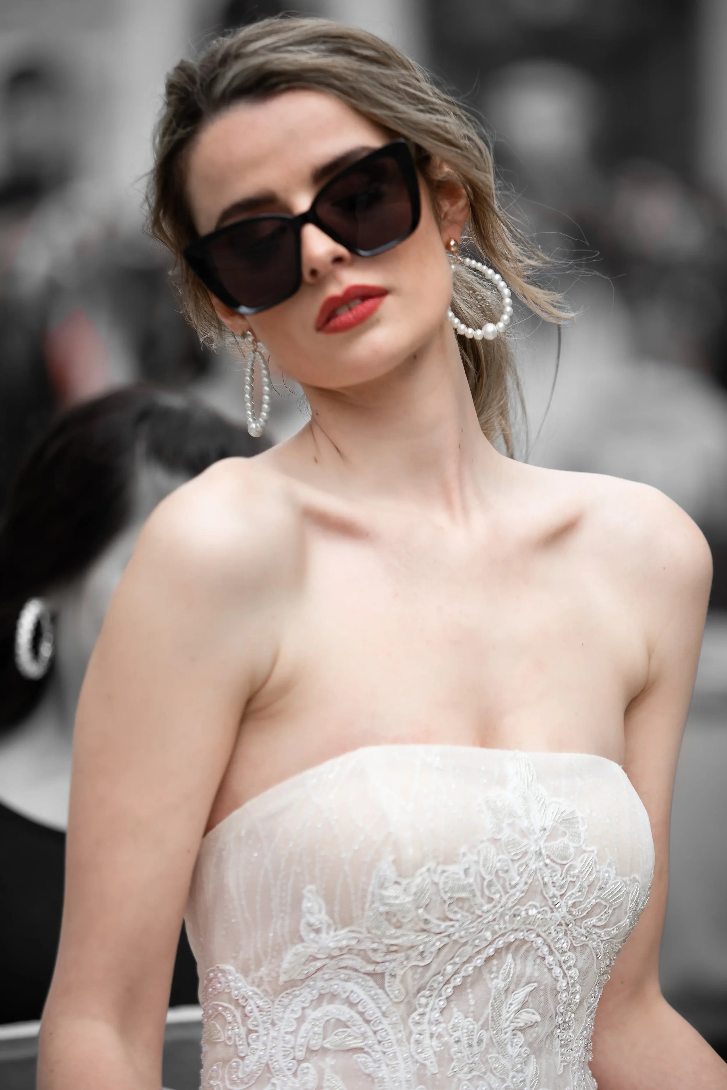 Elegantes Brautporträt in natürlichem Licht – Hochzeitsfotografie