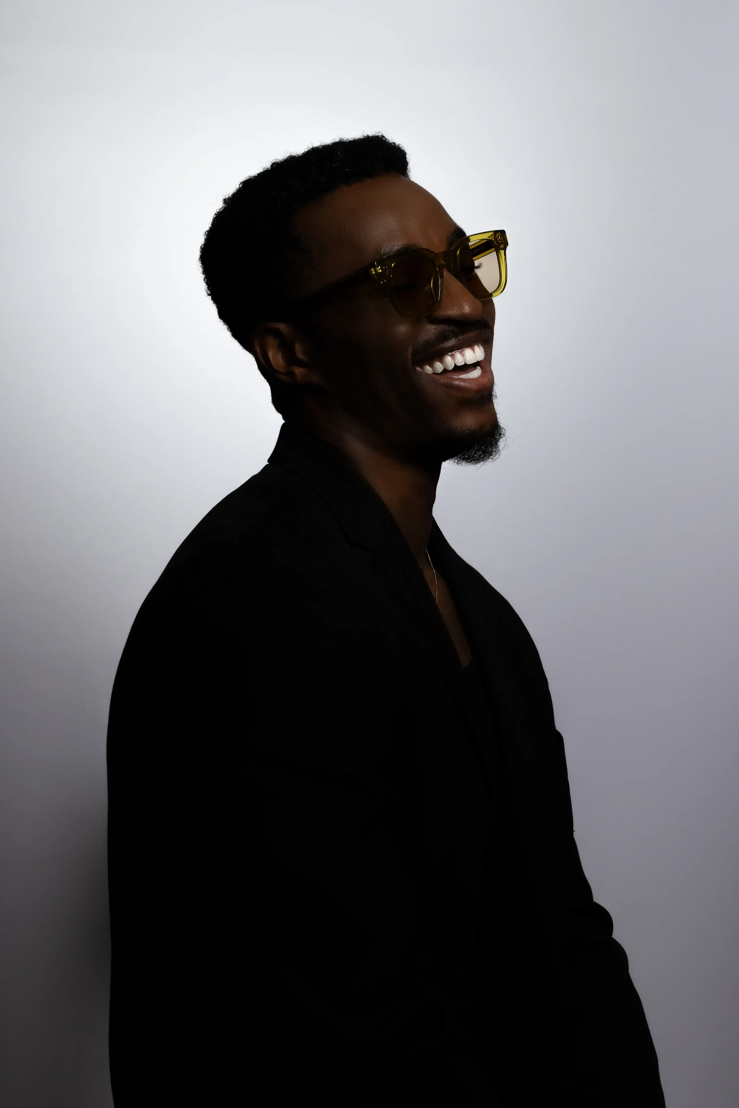 Unternehmensporträt mit modernem Businessstil
