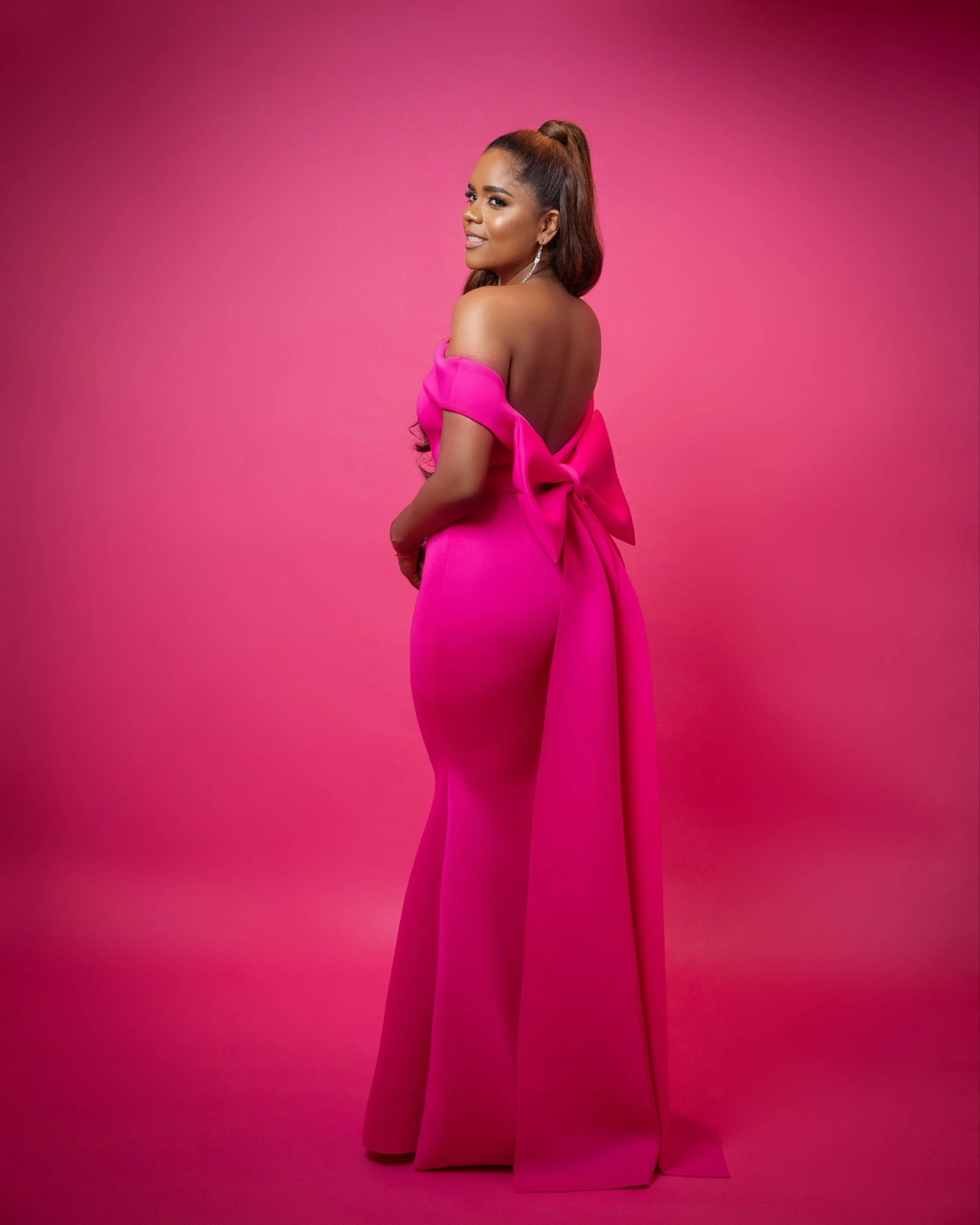 Luxuriöses Kleid bei einer stilvollen Modeveranstaltung