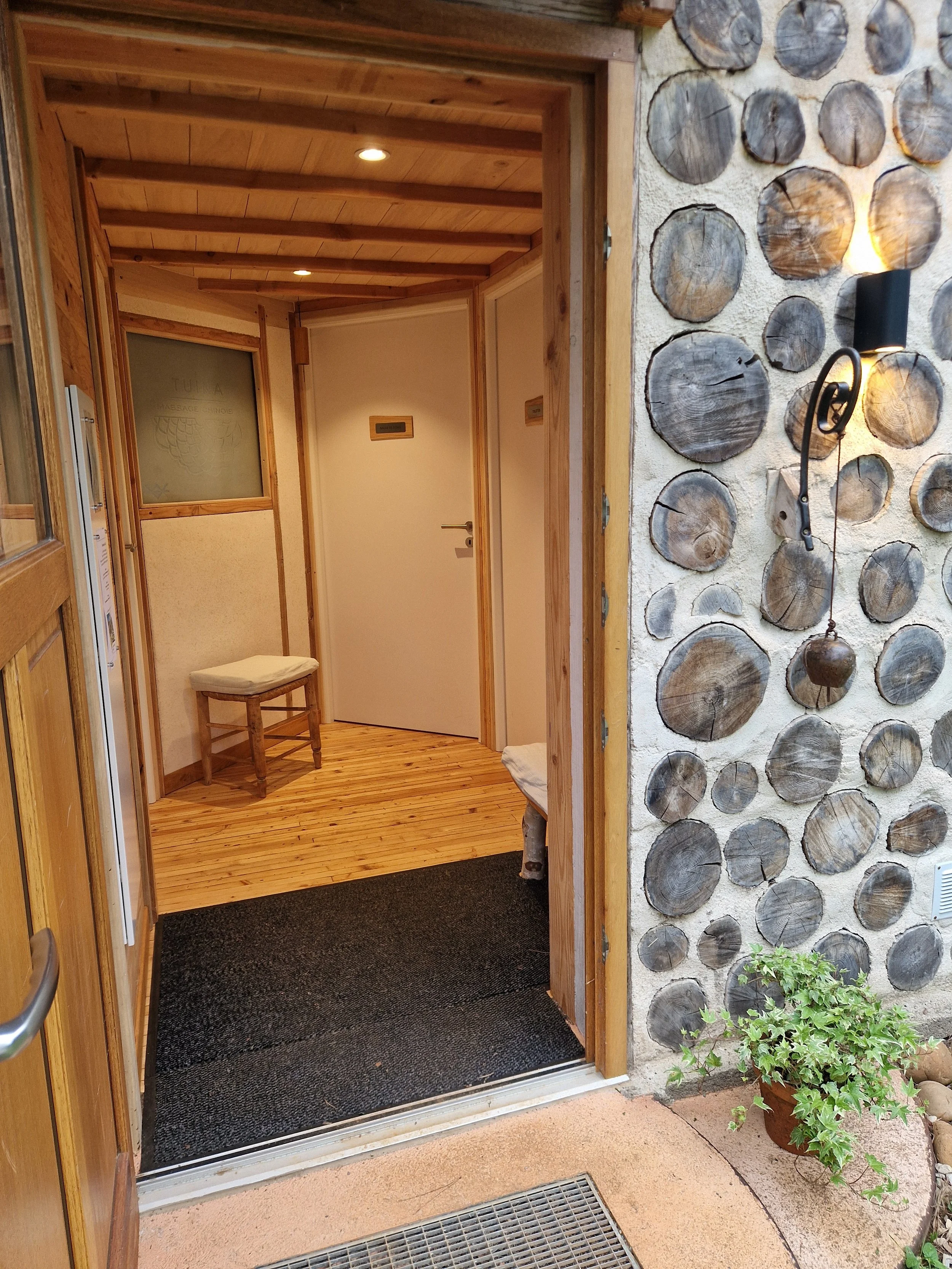 Massage Tuina Rodez - Acupuncture - Salle d attente.jpg