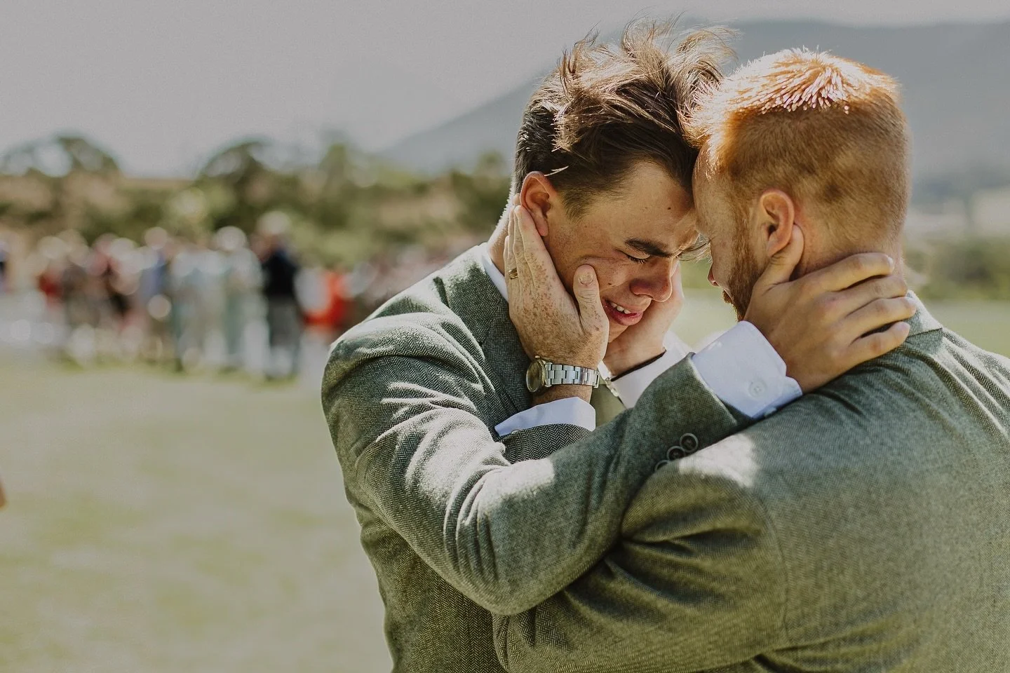 "The best and most beautiful things in the world cannot be seen or even touched. They must be felt with the heart." -Helen Keller 

Venue: @stanfordvalleycountrylodge 
Videographers: @michielandannieweddingfilms 
Flowers: @raphafloristry 
D