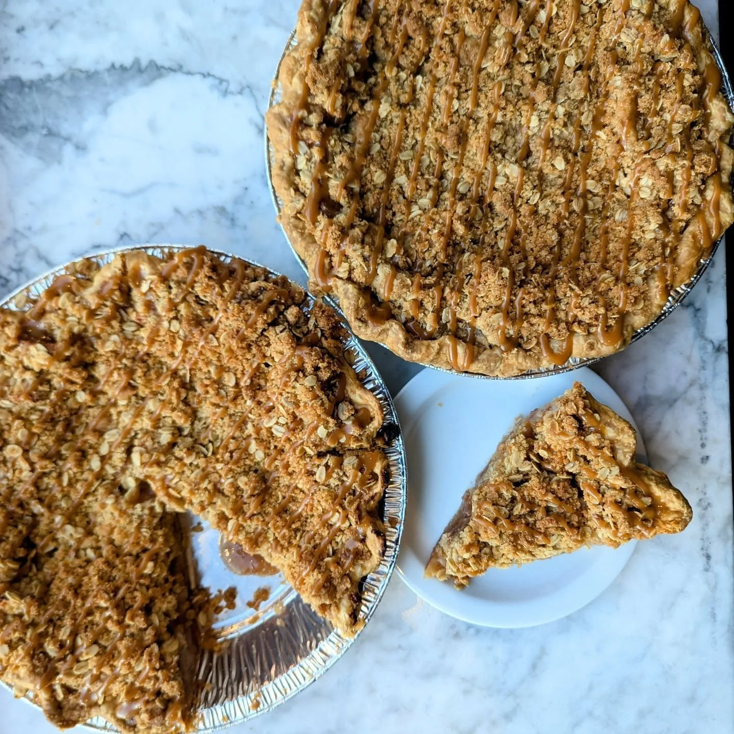 There's still time to try September's pie of the month! Spiced apple crumble with bourbon caramel drizzle.

We used cortland and spy apples for this batch, as suggested by Bob from the @kalamazoomarket. Huge thank you to Bob, who has been a wealth of