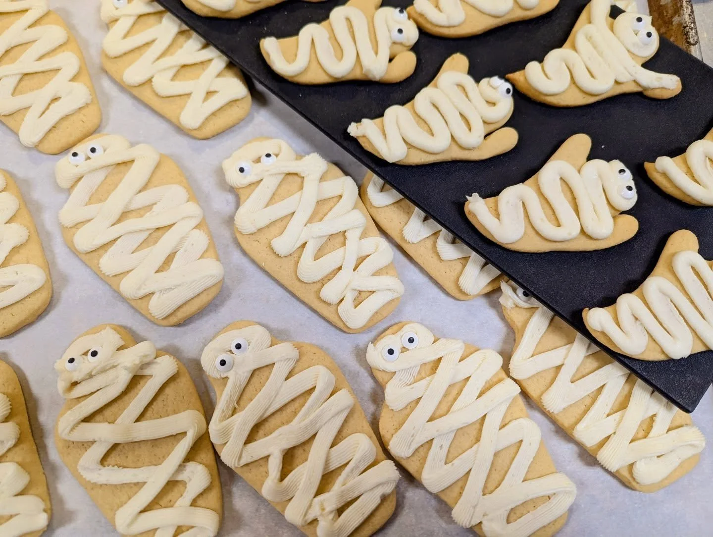 For this social media GHOST, we bring you BOOterSCREAM SPOOKies!

In other words, buttercream ghosts and mummies are here for Halloween.

These puns brought to you by our bakers, who have assured me they're very funny and very witty and no amount of 