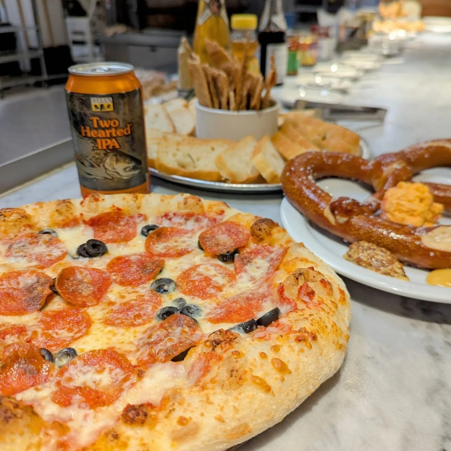 Art Hop is in full swing! We've got Mary and Marth's beautiful textiles, the dulcet tones of @thequartet8, and some pretty good food! Oh, obviously complimentary art hop drinks and snacks, as is tradition.

#arthop @acgkalamazoo #music #kalamazoo #di