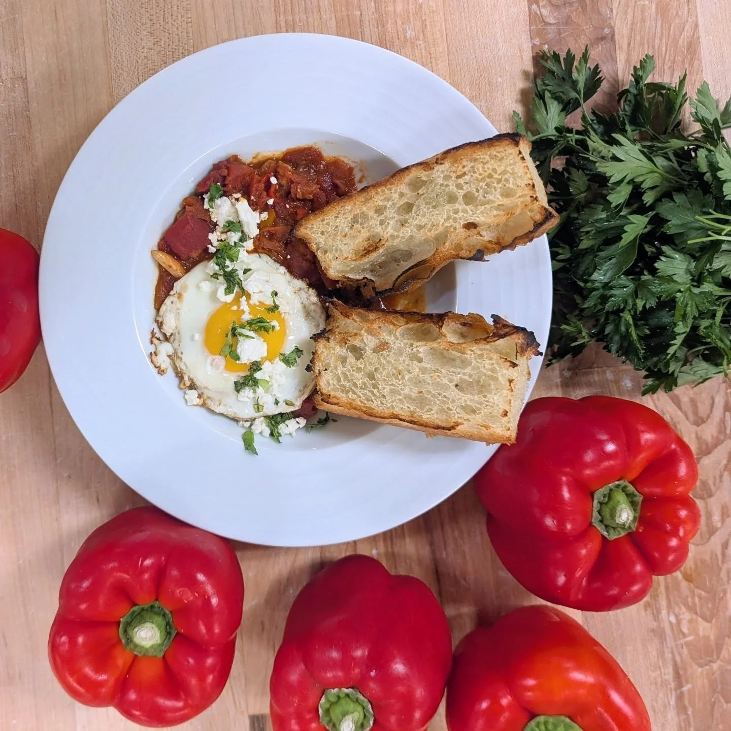Good morning! We have a delicious pot of shakshouka for Sunday brunch today!

This North African "breakfast stew" is rich with tomatoes, peppers, onions, and garlic. Cooked low and slow until deeply caramelized. Then served with an egg, cil