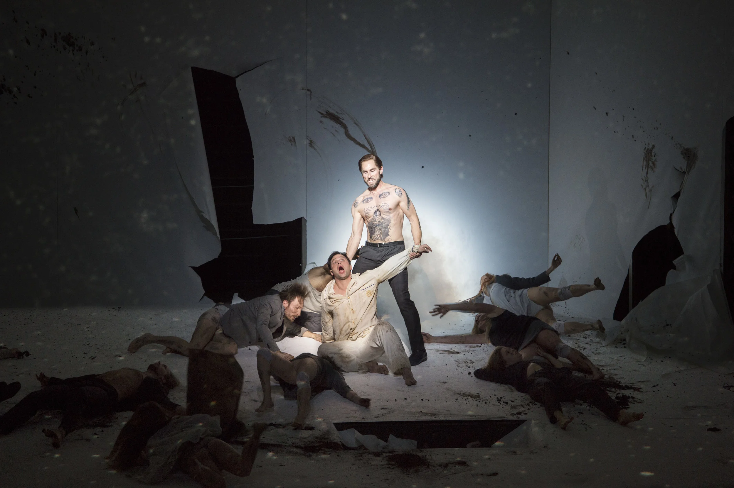 Opera_The Rake's Progress 6_Monika Rittershaus.jpg