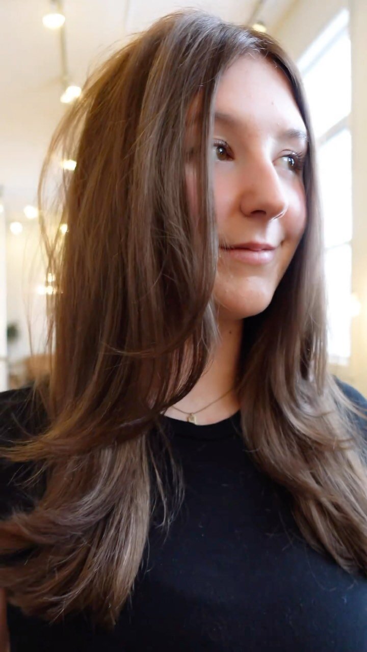 Woman with long brown layered hairstyle