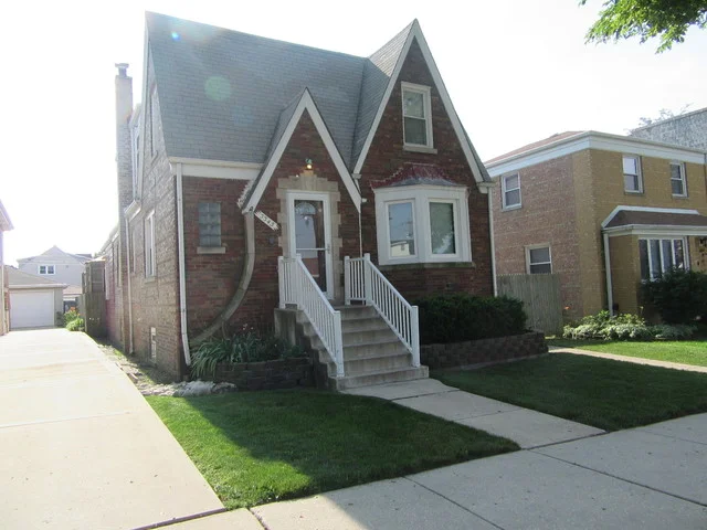 Exterior_Side.jpg