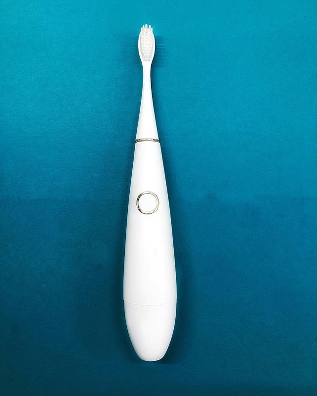 If you think all toothbrushes are created equal, think again. As @doctorapa recently told me in a story for @askmen &ldquo;Throw away your manual toothbrush.&rdquo; It so happens he makes a pretty amazing electric toothbrush himself. It has 3 setting