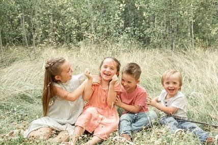 I couldn&rsquo;t help but to share a few  photos from this family reunion photo session ( 35 people, 7 families) #family #familytime #familyphotography #pnw #oregon #bendoregon #familyreunion #kids #laugh #play #photography #grandchildren