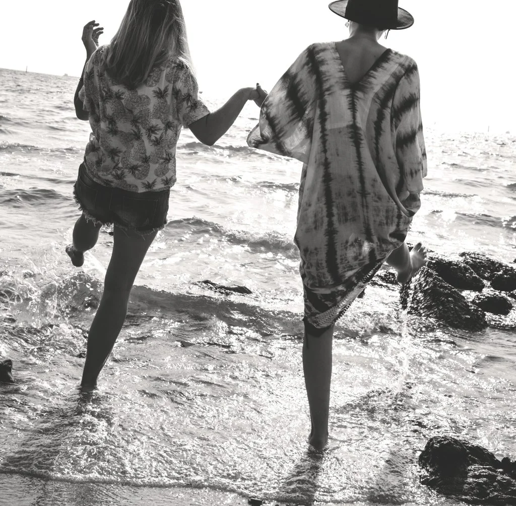 women-beach-black-white.jpg
